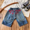 DD Style Boys Letter Badeg Patch broderi Jean Shorts Fashion Kids Loose Denim Half Pants Designer Barn COMEL COWBOY SHORTS Z7919