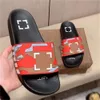 Man utanför sommarstranden glid vit svart platt häl lyx kvinnor mens designer sko loafer läder lady tazz tozz sandale mule pojke skor pool utomhus reglage