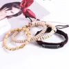 Bracelets de charme 4pcs / set punk boho alliage en cuir brun foncé boues cordon de tag de cordon enveloppe de perles en bois beige bracelets pour l'homme