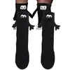 Chaussettes masculines 3D Magnetic Mid-tube Doll Coton Soft Breathable Anti-Slip Couple se tenant la main pour les familles d'amis couples