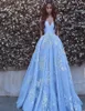 Luxury OfftheShoulder Blue Aline Robes Prom Robes Applique Ruffle Vneck Robe de soirée Zipper Back Sweep Train Made Formal DR3931932