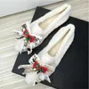 Buty swobodne białe zimowe świąteczne płaskie płaskie bowol krawat kobiet płaskie zapatos de mujer spiczaste aksamitne lolita