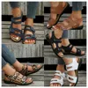 Designer de luxo Slipper Sandals Sandals Sange feminino Novo salto preto Sandálias Magic fivela espessa sola grande casual cross fronted praia sapatos