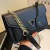 Day Packs 2024 Neues Postman Light Luxury Trendy Chain Candy Color One Schulterkreuzkörper Frauen Mode Flip -Tasche