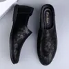 Casual Shoes 2024 Men Leather Loafers Lätt mjuk äkta slip-on sneakers Manlig lyxmockasinbåt