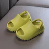 Pantofole per bambini usurano sandali sandali pannelli all'ingrosso morbidi suole fidabili comode scarpe da spiaggia per bambini piccoli bambini 240426