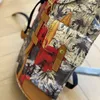 24SS Women's Luxury Designer Ryggsäck Tygväska Graffiti Läder Köp Bag Kvinnshandväska axelväska Travel Bag Schoolba VGJH