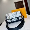 24SS Мужский роскошный дизайнер New Messenger Small Messenger Multi Pocket Design Регулируемая сумка для ремня мужская сумка для плеча Cros Ecao