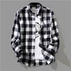 Business Luxury Black White Plaid Shirt Mens coréen Fashion Long à manches longues Col de chemises et chemisiers Slim Fit pour hommes 240419