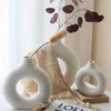 Décorations de jardin 1pc Vases en céramique blanc / beige pour décor pour décoration de décoration moderne vase Boho Vases pour décor Circle Vase Vase Vase Donut Vas