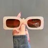 Солнцезащитные очки прямоугольная рама UV400 Солнцезащитные очки наружные ультрафиолетовые очки для мужчин Женщины Винтажные новые конфеты квадратные квадратные солнцезащитные очки Ladies T240428