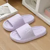 2024 Été Nouveau pantoufles cool à une ligne pour les couples Gai Casual Home Slippers Anti Odor and Anti Slip Plembres