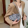Totes Ins Mode vielseitige Umhängetasche Unterarm für Frauen Kuh Leoparden Zebra Drucktasche Y2K Handtaschen Vintage Mini Plüsch