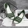Nieuwe top luxe ontwerper zomer nieuwe platte sandalen slippers strand zwart witte casual platte bodem comfortabele dames slippers