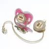 Miyocar Sparkling Bling Custom Baby Pacifiers and Clips/Holder Kit with Nameハンドル付きのハンドルは、男の子の女の子のシャワーのためのラインストーンで飾られています240409