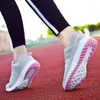 أحذية الجري 2024 وصول النساء الدانتيل على أنشطة المشي في الهواء الطلق في الهواء الطلق أحذية رياضية للتنفس للفتيات