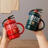 Mokken Fire Extender Cup Personaliseerde waterfles Home Keramische koffiekopje Creatieve keramische theekop Perfect cadeau voor brandweerlieden J240428