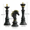 Saakar International Chess Resin Ornements décoratifs Home Interior Office Figurines King Queen Knight Statue Collection Objets 240427