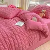 Sängkläder set prinsessan seersucker set tvättade bomullsängar ins fasta färg ruffle spets quilt täcker lakan för flickor vuxna 3/4 st