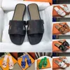 Designer Summer Swippers for Women Ladies Leather Claquette élégant Pantoufle Room Slides Sliders Claquettes Outdoor Casual Shoes Taille 35-42