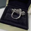 Designer Luxury Jewelry Ring Vancllf High Version V-Gold Full Diamond Clover Ring Lucky Grass Dubbel Flower Female Plated 18k tjockt guld mångsidigt tillbehör