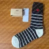 Chaussettes pour hommes classiques brodés hauts haut de gamme un coton de style Paris automne et serviette d'hiver Bottom HOMMES Femmes de skateboard bassages