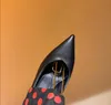 2024 aquazzura çiçek sivri uçlu ayakkabılar çapraz kayış kayış sapları dikenleri topuklu kadınlar lüks tasarımcılar kutu ile akşam ayakkabıları 36-42