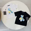 V Kids Designer Kleidung Baby Kids Kurzarm Tees Tops Tops Baby Boys Luxushemden Mädchen Modebrief Chilsrens Casual Letter Drucken Kleidung T-Shirts