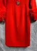カジュアルドレス赤いルーサロゼターンダウンカラー羽長袖ダイヤモンドストレートニードレスヨーロッパ夏2024年女性ベスティドスローブ