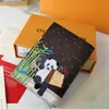 Красивый Lu Lucky Leake Leather Passport Cover Cake держатель кредитной карты мини -кошелек кошелек Больше цветов заказа с логотипом с логотипом Man Woman 10x14 см.