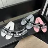 Parijs Dazzle Designer Slippers Dames Sandalen Zomerstrandstrepen Casual platte slippers Sliders Women dames slippers c dubbele negentig abrikoos abrikoos twintig