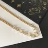 Lyxdesigner märke dubbel bokstav hänge halsband kedja 18k guld pläterad crysatl sträng tröja newklace för kvinnor bröllop jewerlry tillbehör