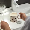 Tazze di spazzolino da denti con grande maniglia circolare multifunzionale tè da tè latte tazza di acqua bianca a scacchi a scacchi tazza di caffè j240428