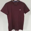 T-shirt di fred polo perry maschera topi di alta qualità polo di moda di lusso nuovo uomo a v-scootto cotone puro ricamato piccoli fiori semplici versatili t-shirt rosso manica corta