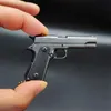 Brinquedos de armas 1 3 High Quty Metal 1911 Modelo de chaveiro G17 Desert Eagle Toy Toy Gun Lhloy Pistol Pistol Collection Toy Gift Pinging T240428