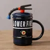 Mokken Fire Extender Cup Personaliseerde waterfles Home Keramische koffiekopje Creatieve keramische theekop Perfect cadeau voor brandweerlieden J240428