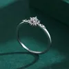 Bandringar 2022 Ny klassisk Womens Flower Ring Diamond AAA Cubic Zirconia True S925 Silver Day Party Engagement Wedding Present Jewelry Q240427