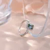 Anéis de cluster seguem a nuvem 5 7mm 1,78ct Emerald Cut Green Moissanite Diamond Wedding Ring for Women 925 Presente de engajamento de esterlina de prata