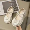 Sweet Children Princess Shoes Elegant Love Crown Bowknot Kinderen Lederen schoen Fashion Chic Girls Pearl Single Shoes Mary Janes 240416