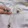 Tibetaner Schmuck Set Achat Halskette Ohrring Ring dreiteils Set Mode Frauen Kupfer plattiert hochwertiger Schmuck Anhänger
