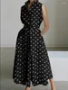 Casual Kleider Meerjungfrau Kleid Pendler 2024 Sommer Europäische amerikanische V -Neck -Damen Knöpfe Design Fashion Vintage Polka Dot