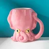 Muggar roliga rosa bläckfisk keramiska kaffemugg med tentakelhandtag handgjorda nyhet 3D porslin kaffekoppar personliga gåvor J240428