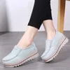 Scarpe casual vera pelle di pelle da donna piattaforma spessa slittamento su sneaker a zeppa a forma piatta mocsine in pelle scamosciata