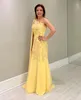 Chic Yellow Mutter der Braut Kleider Ein Schulter Cape applizierte Hochzeitsgastkleid bodenlange Abendkleider