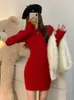 Casual jurken korejepo Amerikaans rood gebreide jurk herfst Franse heup wrap meisjes dragen 2024 zachte wintervestido