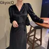 Casual Dresses Gkyocq French Vintage Women Dress One-Piece Black Velvet Long Sleeve V-ringen midja Slim Lace-up A Line Vestidos