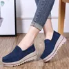 Scarpe casual vera pelle di pelle da donna piattaforma spessa slittamento su sneaker a zeppa a forma piatta mocsine in pelle scamosciata