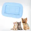 Ropa de ropa para mascotas de mascota almohadillas de spoosie para perros durmiendo tonos terrestres suministros de gato