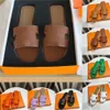 Pour les femmes de créatrices pour femmes, pantoufles basses pantoufles noir blanc marron orange en cuir sandale sandalias mules de luxe chaussures d'été Claquettes