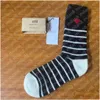 Herren Socken Klassiker gestickt mit hohem Röhrchen A Paris Style Baumwoll Herbst und Wintertuch unter Boden Frauen Skateboard -Strümpfe Drop Deliv otpav